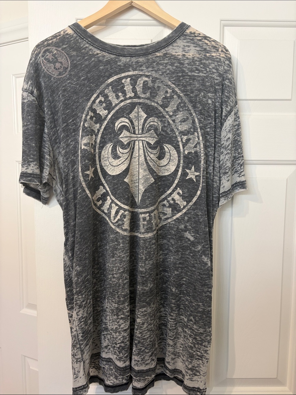 Affliction Distressed Gray Black Fleur-de-Lis Graphic Tee
